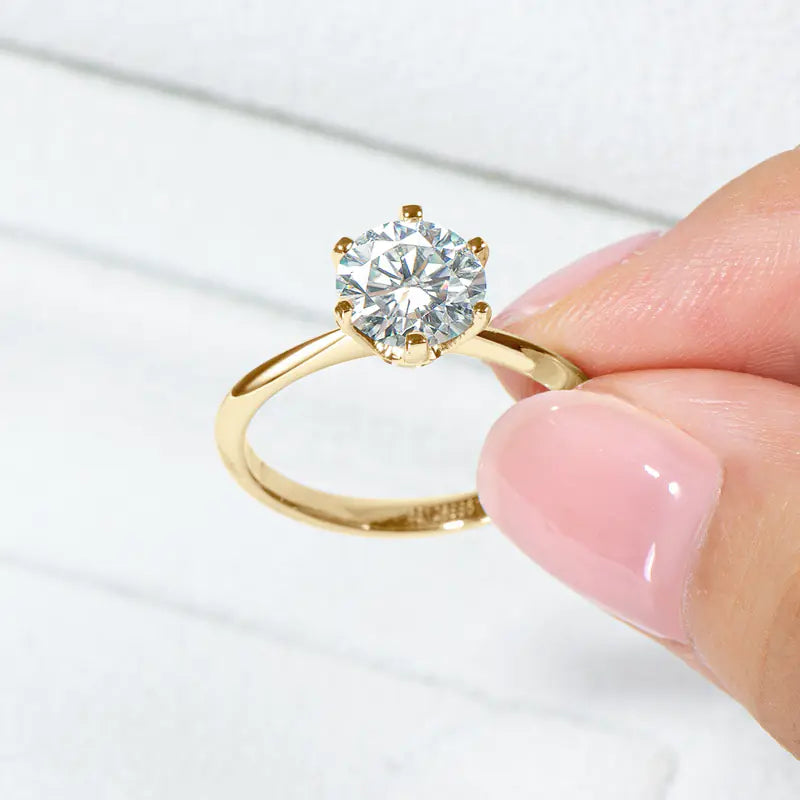 Anel de prata e moissanite banhado a ouro de 1 quilate